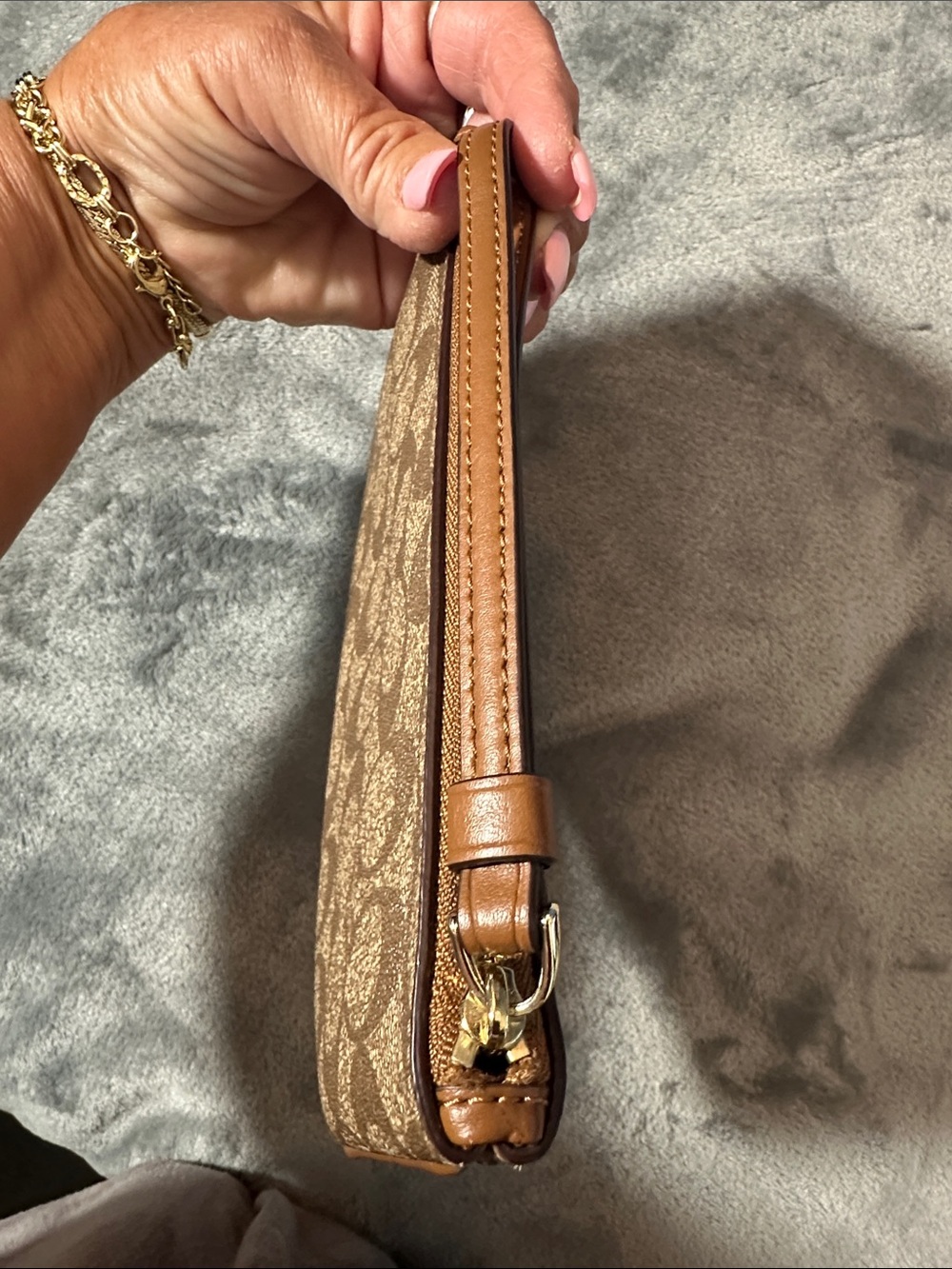 EUC/Like New Coach Brown Signature Canvas Wristlet with Gold Logo - Picture 3 of 6